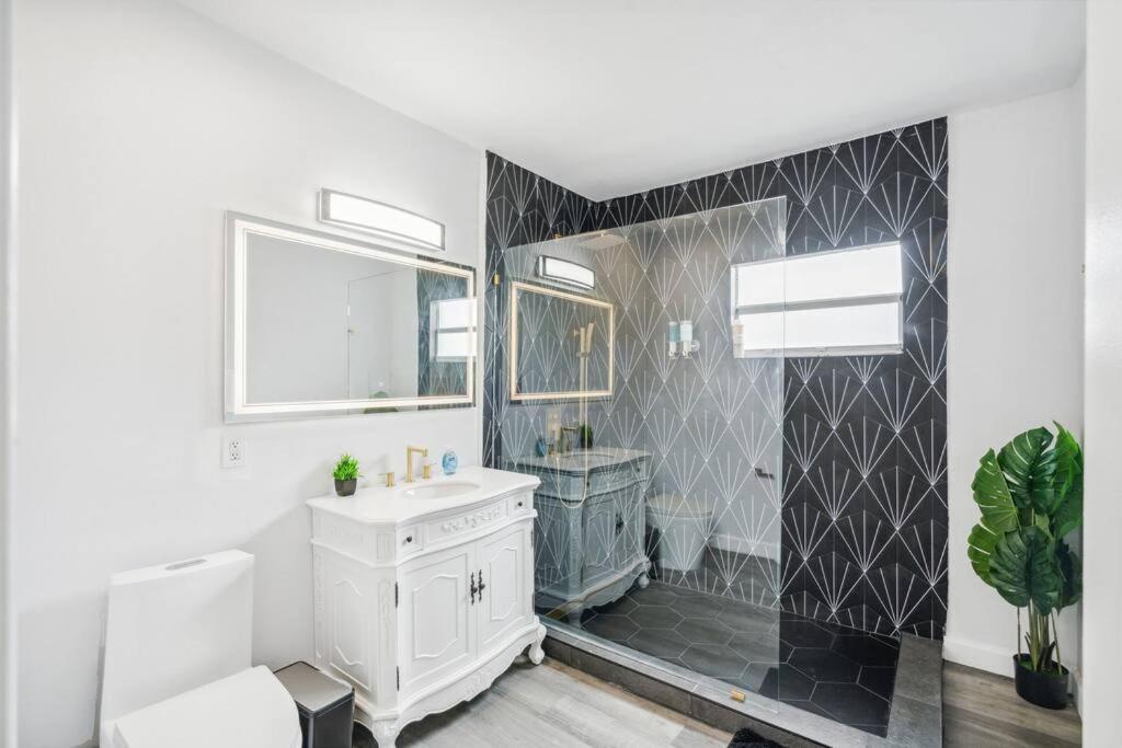 New! Havana Nights Villa ! Walk To Calle Ocho! Маями Екстериор снимка